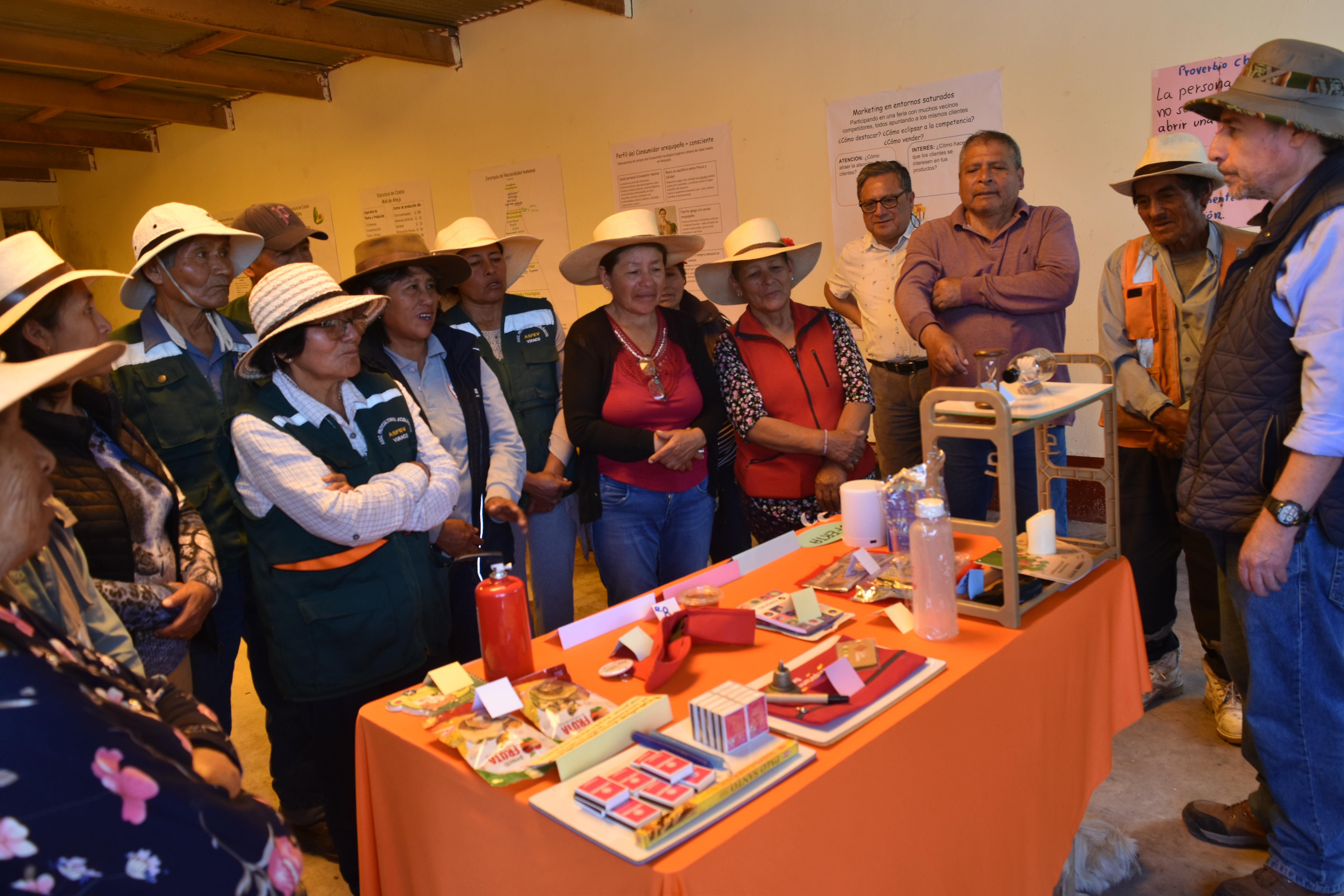 TIPS A TENER EN CUENTA AL MOMENTO DE VENDER NUESTROS PRODUCTOS, COMO DARLES OBSEQUIOS; COMO LLAMAR LA ATENCIÓN DE NUESTRO STANS, HUAMI - VIRACO